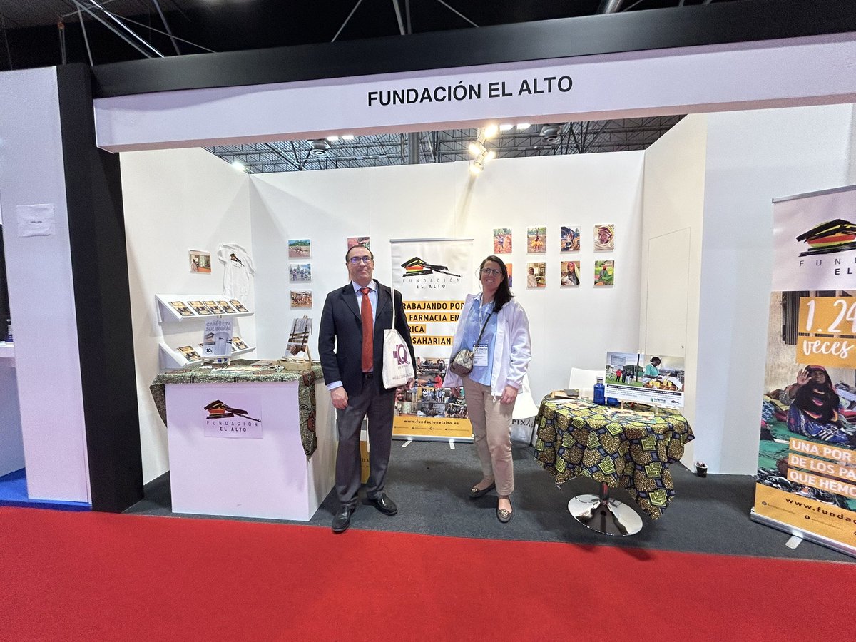 Hoy asistimos a INFARMA 2024, donde presentamos nuestro póster del trabajo de los comedores sociales, presentamos nuestros proyectos a las distintas ONG y nos reencontramos con un gran amigo @angelacisclohuelamo @farmaceuticos__ @cofsevilla <a href="/farmamundi/">FARMAMUNDI</a> <a href="/farma_solidaria/">farmaSOLIDARIA I proyectos de cercania</a>