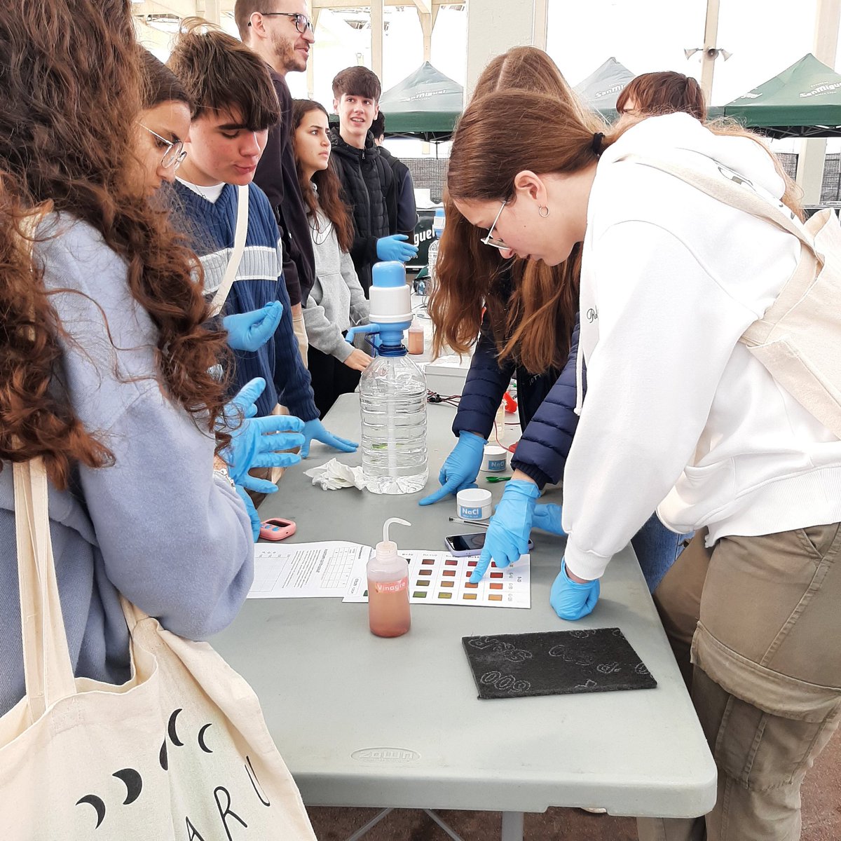 EEBE_UPC's tweet image. Matinal d'#STEAMFòrum per l'alumnat de 4t d'ESO i 1r batxillerat amb activitats de física i matemàtiques coordinades pel professor de l'EEBE Luis Carlos Pardo, sota l'organització de @la_UPC i #BSM de l'ajuntament de @barcelona_cat
eebe.upc.edu/ca/noticies/me…