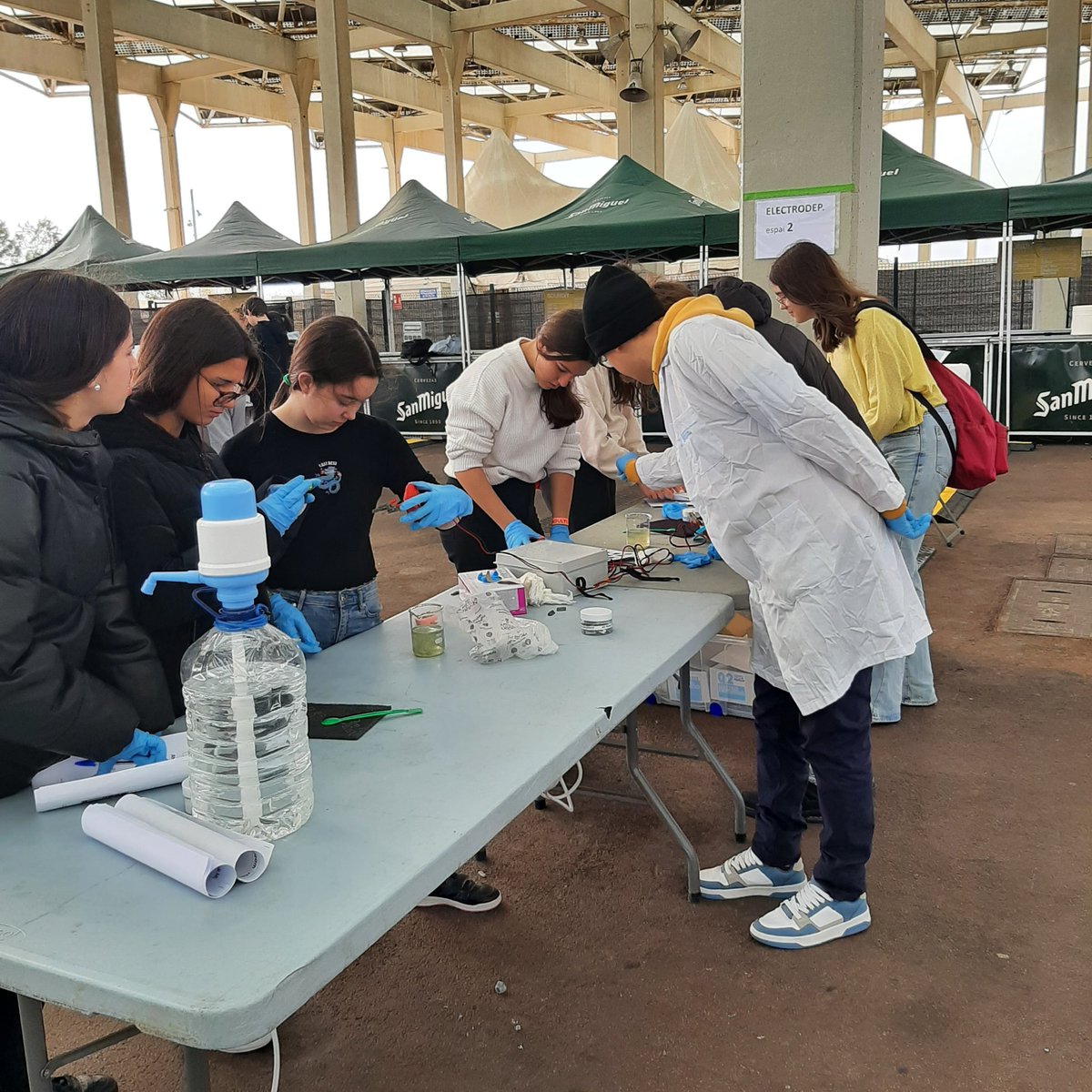 EEBE_UPC's tweet image. Matinal d'#STEAMFòrum per l'alumnat de 4t d'ESO i 1r batxillerat amb activitats de física i matemàtiques coordinades pel professor de l'EEBE Luis Carlos Pardo, sota l'organització de @la_UPC i #BSM de l'ajuntament de @barcelona_cat
eebe.upc.edu/ca/noticies/me…