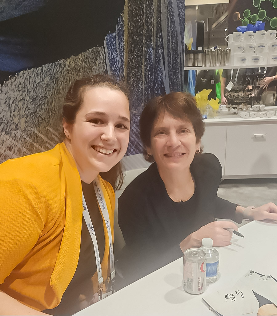 Katelyn Alley (@katelyn_alley14) on Twitter photo Amazing time at #ACSSpring2024 packed not only with great science but wonderful people like <a href="/crgriffin11/">Christopher Griffin</a> & <a href="/v_derose/">Victoria DeRose</a>! I am proud of the six summer REU students from UOregon who presented their research, and the highlight of it all was meeting the one and only <a href="/CarolynBertozzi/">Carolyn Bertozzi</a>! Amazing time at #ACSSpring2024 packed not only with great science but wonderful people like <a href="/crgriffin11/">Christopher Griffin</a> & <a href="/v_derose/">Victoria DeRose</a>! I am proud of the six summer REU students from UOregon who presented their research, and the highlight of it all was meeting the one and only <a href="/CarolynBertozzi/">Carolyn Bertozzi</a>!