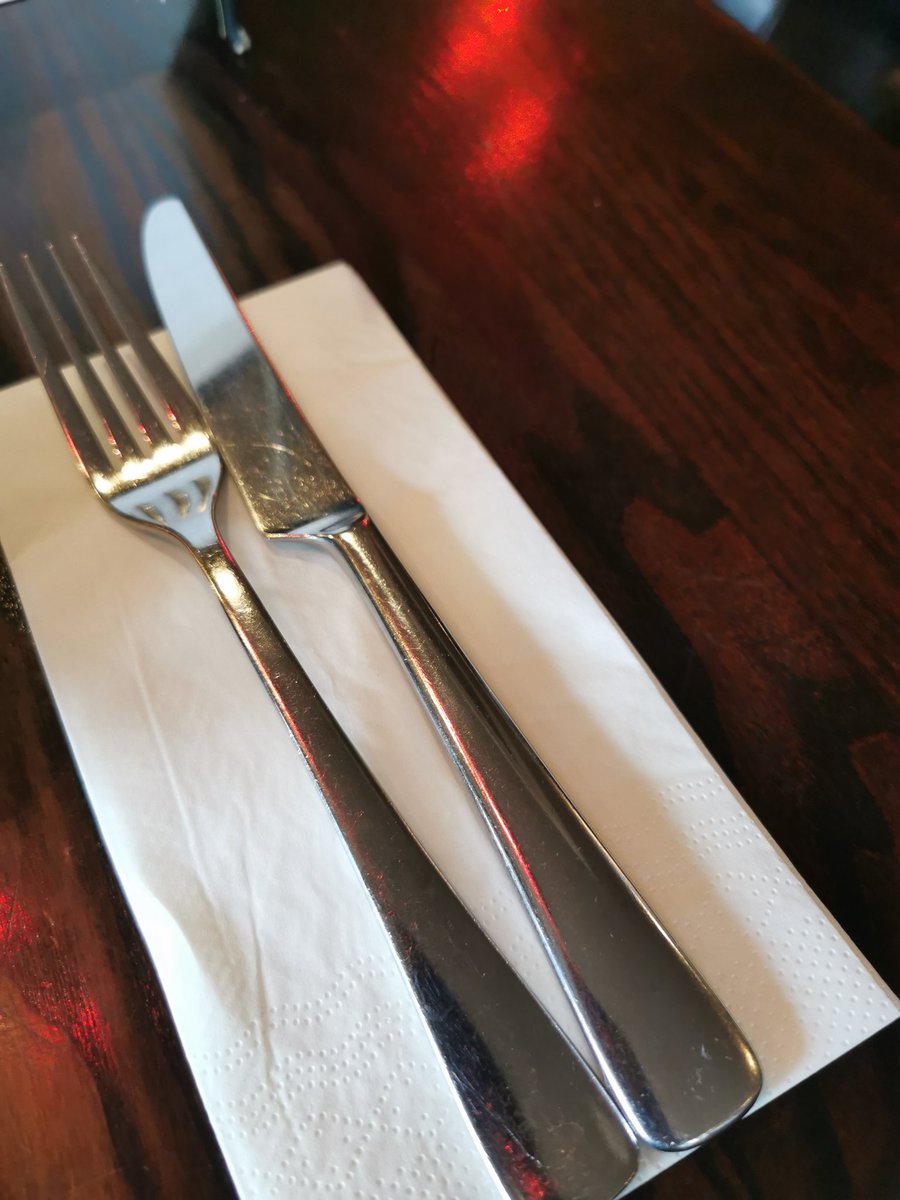 It's the little things that add up. On a rare day off, enjoying lunch but had to ask the question what's the point of having a piece of paper on my plate which will likely go to landfill? No reusable napkins either. #ReduceWaste ♻️