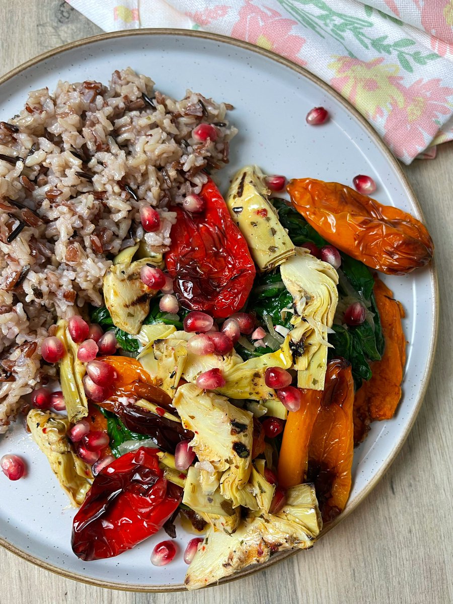 Best meals i have ever prepared for myself😇🌱

I cooked mixed rice as usual. 
Air-fried sweet potatoes & sweet peppers together.
I sauteed onions & spinach minutes before serving. 
Lastly i added already chargrilled artichoke & pomegranate.
.
.
#plantbasedeating  #mealideas