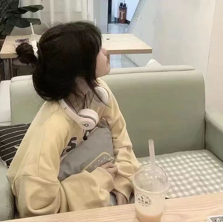 スズメは世界中何処にでもいるのかな？でも昔よりずいぶん減ってますね、あまり見ないから💦