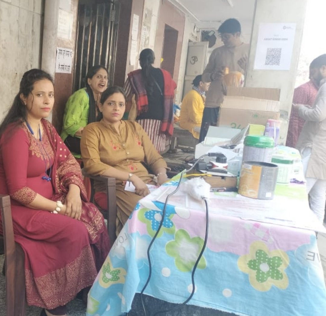 Jagritivf's tweet photo. आज एक संस्था में महिलाओं की हेल्थ और हाइज़निक रूप से स्वस्थ रहने और बिना ब्लड सैंपल के एक मशीन द्वारा पूरे शरीर की जाँच के लिए हमारी बहनें, बीमार���यों से दूर रहे, इसी पर एक वर्कशॉप में आज लाइव डेमो मे

#jagritivf #WomenEmpowerment #Educational #AshaSinghBainsla #MahilaShakti https://t.co/Fe8YavxYFR