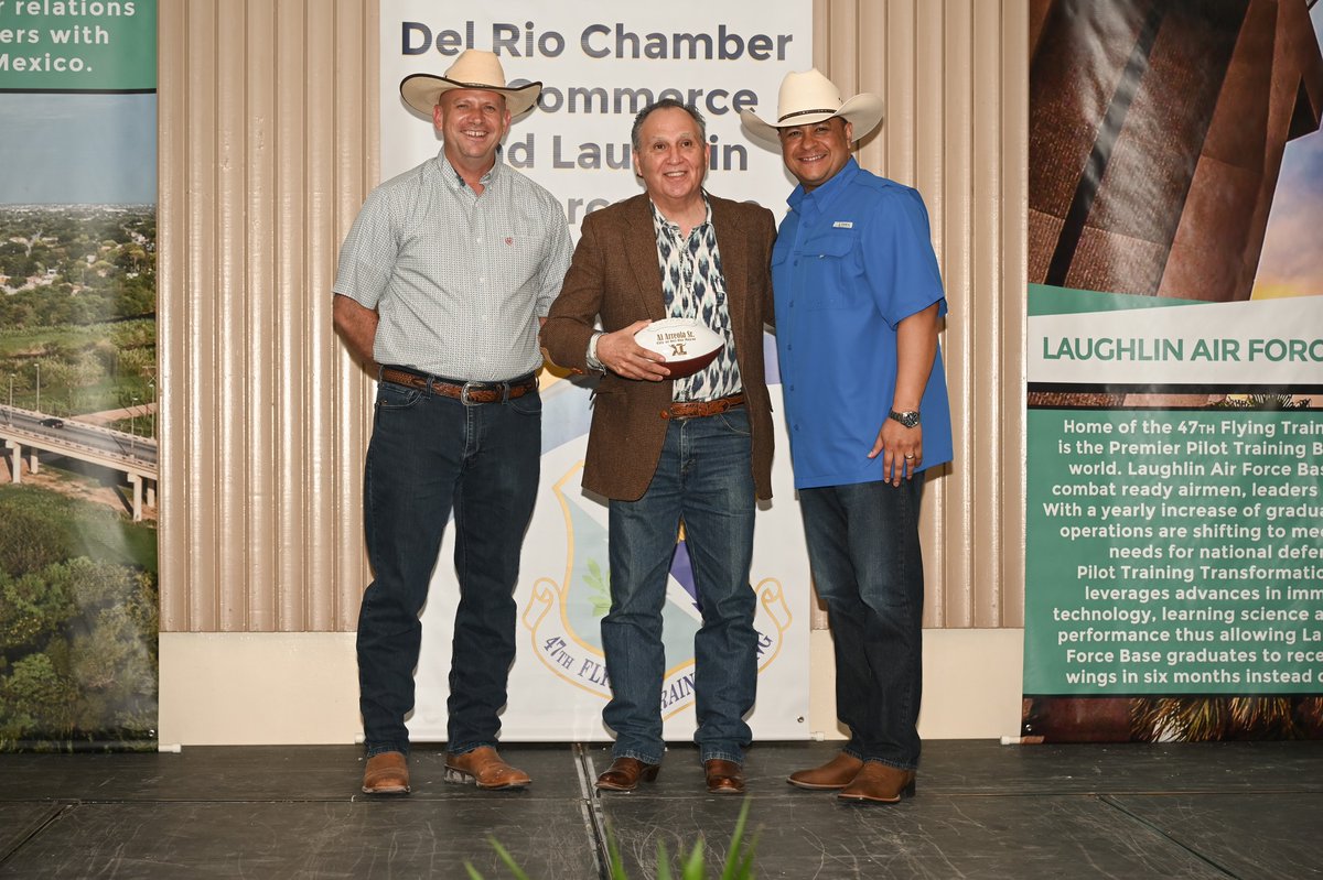 Team XL recognized the efforts of local civic leaders, who ensure that the mission of Laughlin is understood and supported, during the Del Rio Chamber of Commerce and Military Affairs Association annual awards banquet.

Check out the full story here!
laughlin.af.mil/.../laughlin-a…