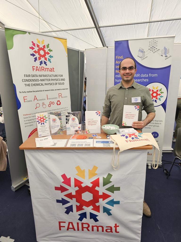 📢 Fresh off the printers! Our <a href="/FAIRmat_NFDI/">FAIRmat</a> guide to legal aspects in research data management is now available at our #DPG2024 booth (Tent B, no.15). Swing by to grab your copy and chat with our expert Siamak about it. #RDM 📚✨