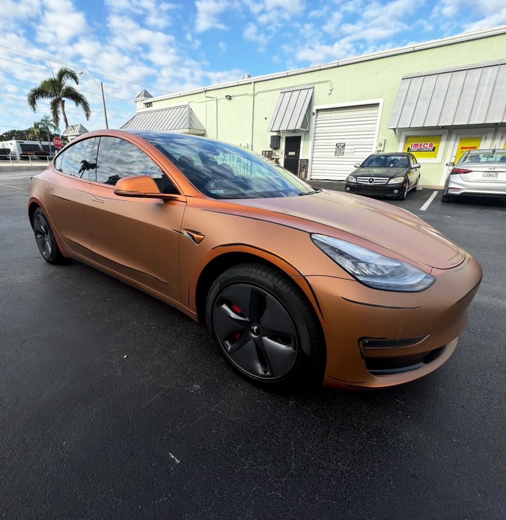 6 years later and it still looks new. 

<a href="/LoxieeLoxx/">Lox</a> ‘s Tesla by <a href="/scwrap/">SignatureCustomWraps</a>
