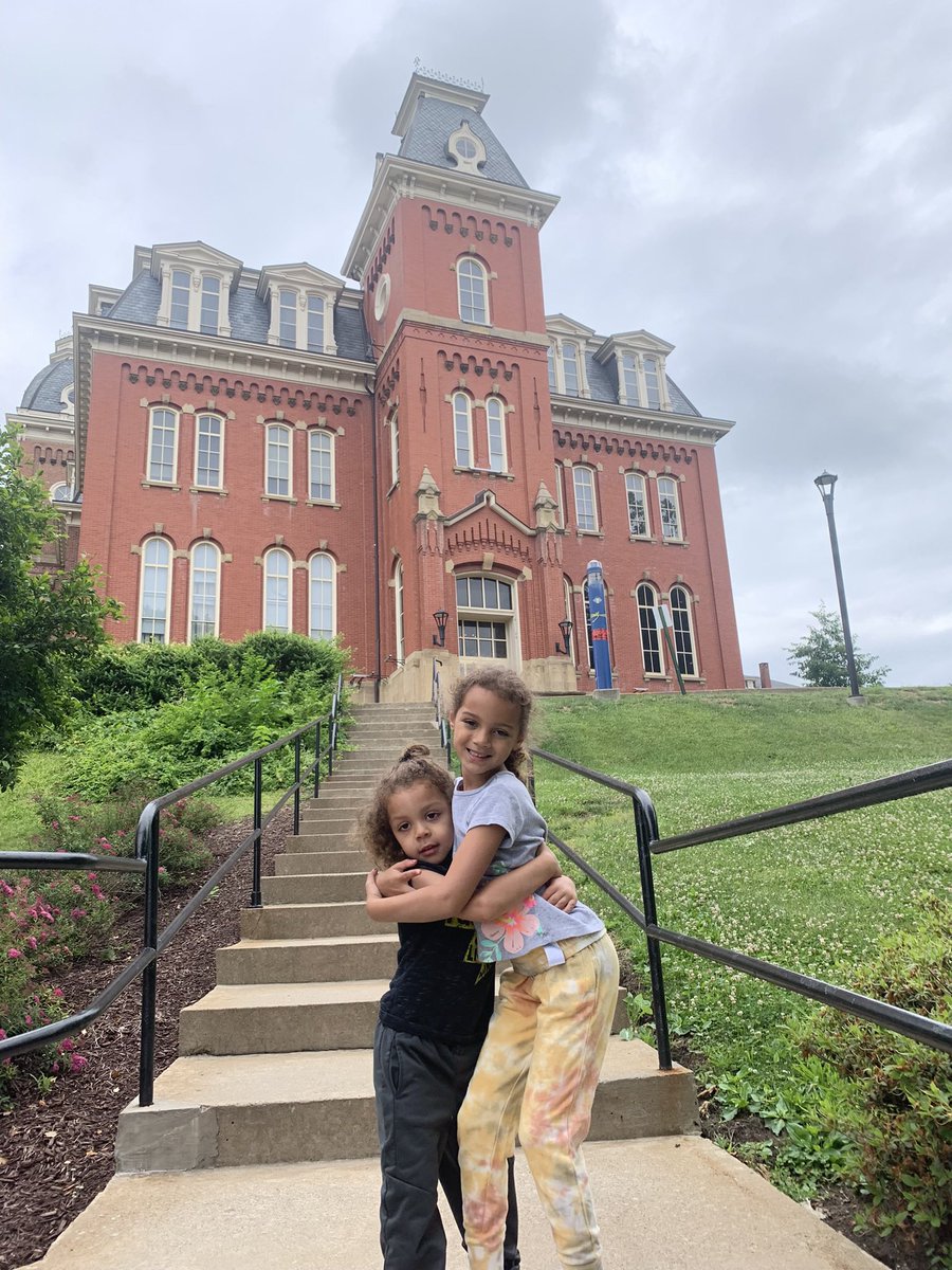 All hugs at Woodburn Hall <a href="/WVUHonors/">WVU Honors College</a> #WVUDayofGiving