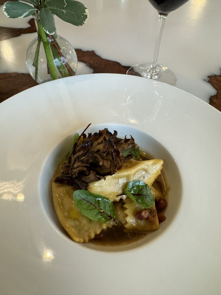 New Pasta Alert ✨ Lamb Ragu Agnolotti with Lebne, Zaatar, Mushroom Truffle Perfect winter menu addition. A perfect new winter menu addition that’s a must. Happy National Ravioli Day 

#thehighlawn #agnolotti #freshpasta #pastalover #truffles #foodie #nationalravioliday