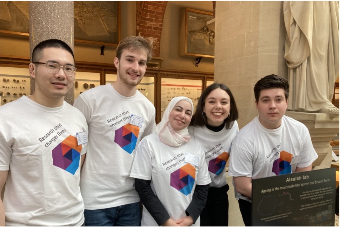 The brilliant Alsaleh group <a href="/AlsalehAgingLab/">Alsaleh Lab - Oxford Space Innovation Lab</a> were at the Museum of Natural History a couple of weeks ago for Super Science Saturday, where they shared their ground-breaking research on ageing in space! Find out more on our blog! 🚀🛰 ndorms.ox.ac.uk/news/blog/our-…