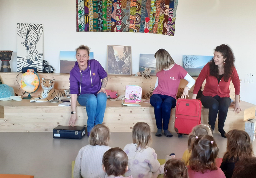 Caf73_actus's tweet photo. @SNPEofficielle Semaine nationale de la petite enfance #Viensjetemmèneenvoyageautourdumonde #médiathèque de Domessin ! Histoires, musiques, danses et chansons ont rythmé cette matinée pour le plus grand plaisir des petits et grands !
#savoie #parentalite #petiteenfance #caf73 https://t.co/M1VaCALvOz