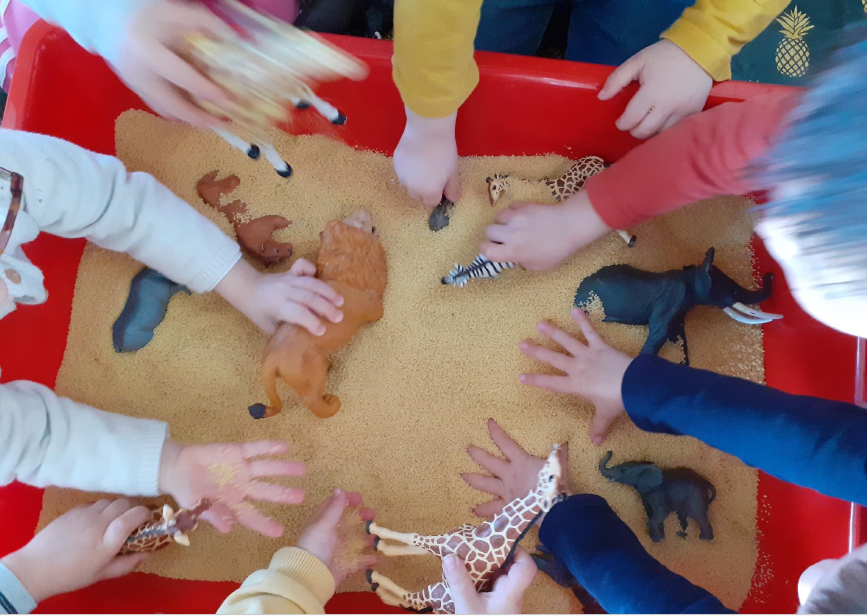 Caf73_actus's tweet photo. @SNPEofficielle Semaine nationale de la petite enfance #Viensjetemmèneenvoyageautourdumonde #médiathèque de Domessin ! Histoires, musiques, danses et chansons ont rythmé cette matinée pour le plus grand plaisir des petits et grands !
#savoie #parentalite #petiteenfance #caf73 https://t.co/M1VaCALvOz