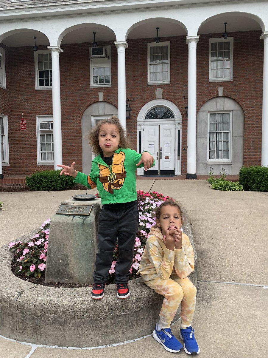 Funny faces at E Moore Hall <a href="/WVUHonors/">WVU Honors College</a> #WVUDayofGiving