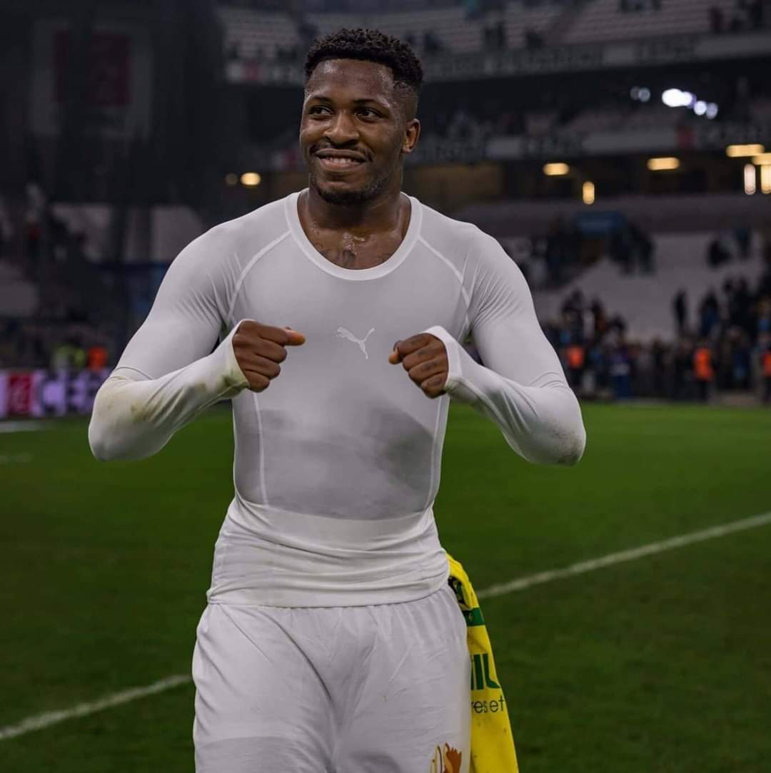 Faris Pemi Moubagna a refusé via ses avocats d'être associer aux personnes qui ternissent l'image du Cameroun à l'extérieur,  salissent l'image du président de la FECAFOOT et qui sont reconnues comme des ennemis de l'Etat.
Bravo champion !!!!