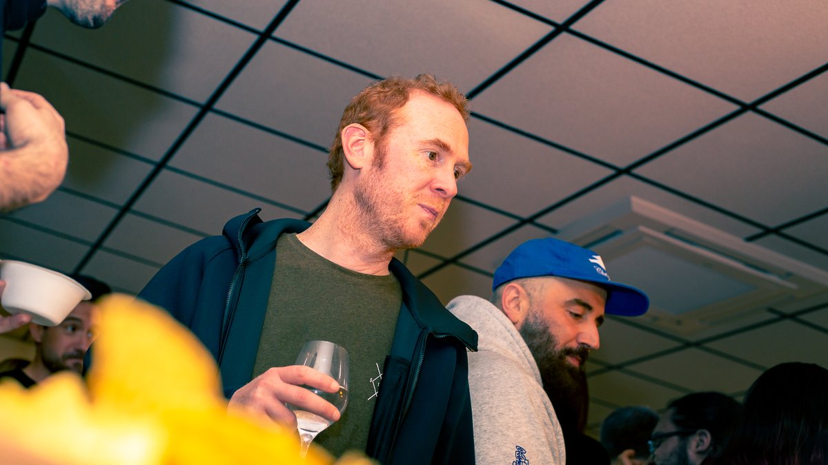 Aquí están algunas de nuestras fotos favoritas del día de la final. ¡Qué bien lo pasamos juntxs! 📸🍷