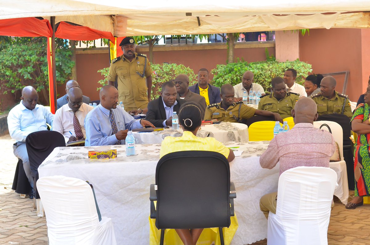 The State Minister for Luwero Triangle - Rwenzori triangle, Hon Alice Kaboyo is meeting RDC's, CAO's, RPC, DPC, DISO's, Chairperson of greater Luwero at the Luwero Regional Office. #ChimpReportsNews @OPMUganda