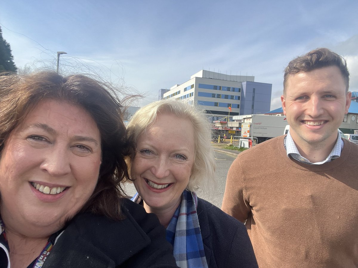 Thank you @CNOEngland for coming @UHD_NHS to see us today. The sun shone on our wonderful new Beach building at Royal Bournemouth Hospital & you bought your energy & passion for patients & staff with you to some of our special events today 🙏