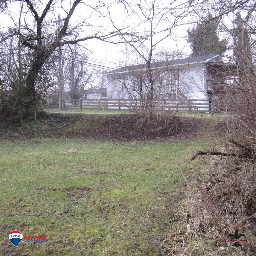 This 𝙚𝙭𝙘𝙚𝙥𝙩𝙞𝙤𝙣𝙖𝙡 𝙡𝙖𝙣𝙙 𝙡𝙤𝙩 offers an incredible opportunity for you to build your dream home or invest in a prime real estate venture!

📍326 N 1st Ave, La Grange, KY 40031
🔗 bit.ly/GoWild326N1stA…

#lagrangeky #louisvillerealtor #thejodiewildteam