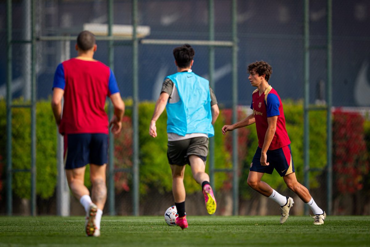 ⚽️ Avui els juvenils han fet un entrenament conjunt amb el primer equip! #FCBMasia 💙❤️