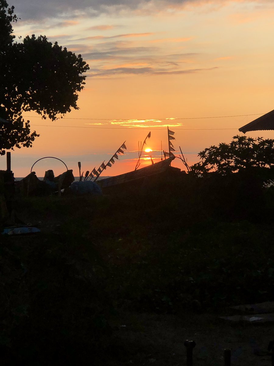 FuJiu5's tweet photo. sunset dua hari terakhir https://t.co/h2VURyTjZZ