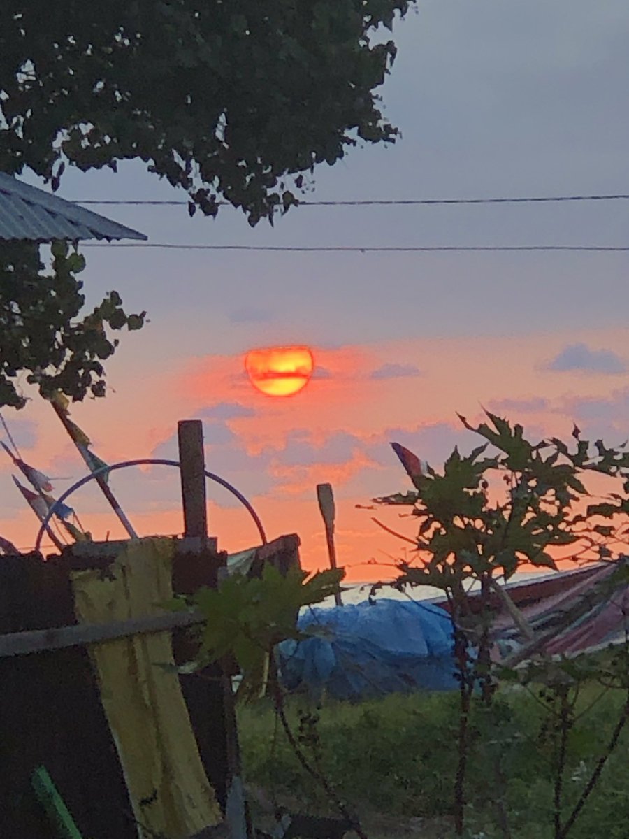 FuJiu5's tweet photo. sunset dua hari terakhir https://t.co/h2VURyTjZZ