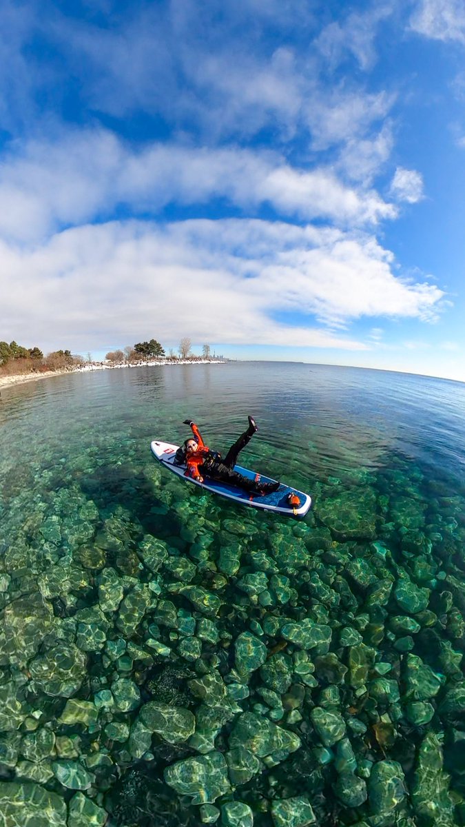 My happy place 🥰❤️💙🩵 
Winter paddleboarding in #Toronto
📍Lake Ontario
#PaddleON #winterSUP #winterpaddling