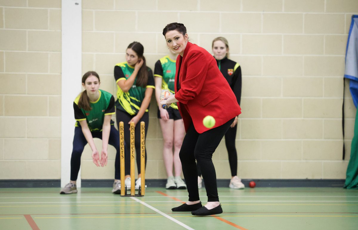 The deputy First Minister Emma Little-Pengelly visited Lisburn Cricket Club’s Cecil Walker Cricket Academy to meet with some of the fantastic young girls taking part in a training session. As well as discussing the importance of sport for young people, she congratulated them on