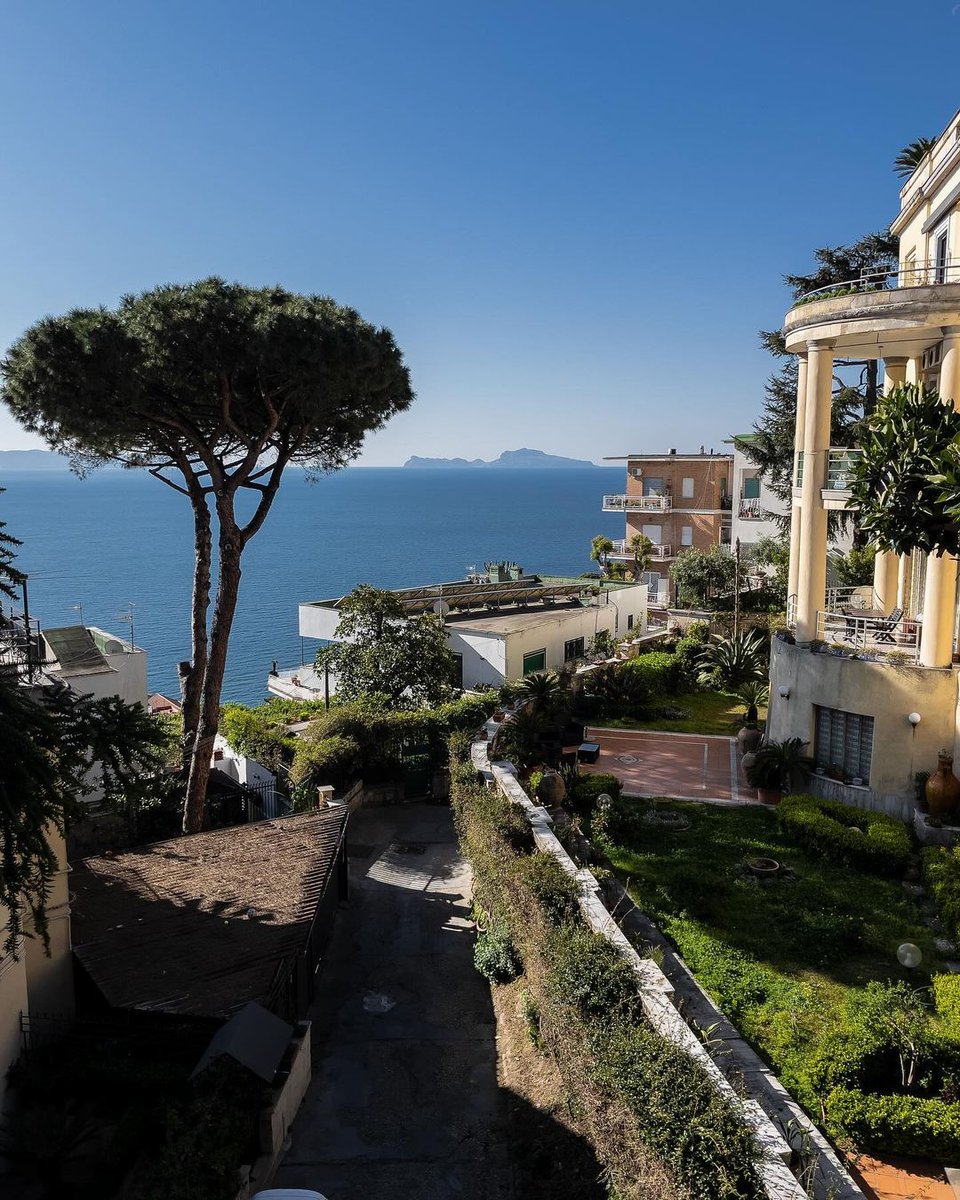 Il bentrovata di #Napoli alla #Primavera : È pronta a splendere! ☀

📷 @ bobo_pi IG 

#grandenapoli #capri #maredinapoli