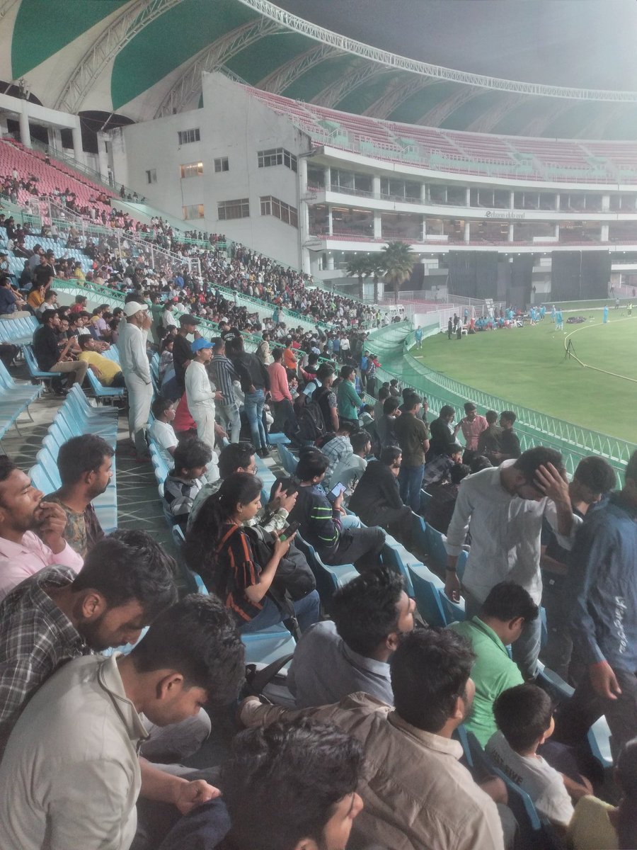 logic727's tweet image. Huge crowd during practice session of LSG.....
#IPL2024 #lucknow #LSG #KLRahul