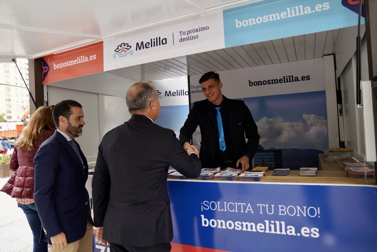 El presidente de @MelillaTurismo, @mmarinmelilla, ha inaugurado hoy en Málaga el punto informativo que se ha instalado en la Avenida de Andalucía - junto a 'El Corte Inglés'- para dar a conocer los bonos turísticos.