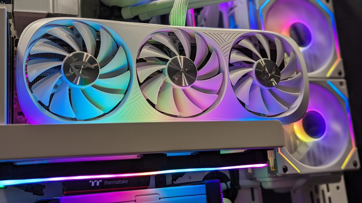 GamingEmpower's tweet image. We put this all white build together for a wall mount using the @Thermaltake_na P3 Case and added some RGB strips to help get the that right accent. Looked amazing, wall mount photos coming soon.
#wallmountPC #whitepc #custompcbuild #pcbuilder #pcbuilding #pcbuild