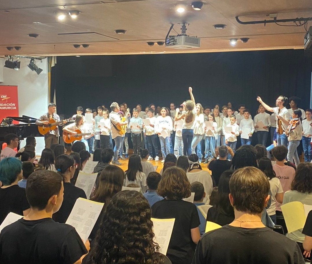 Encuentro Coral “Cantemus” con los centros educativos @IESLcdoCascales @Iesryc @iesflori @ieslaflota @santiagomayor12 y CEIP  Enrique Laborda. Disfrutando de nuestro Patrimonio Musical con la participación de más de 200 alumnos @coaemcoaem @admurm_ #ProgramasEducativos @Educarm