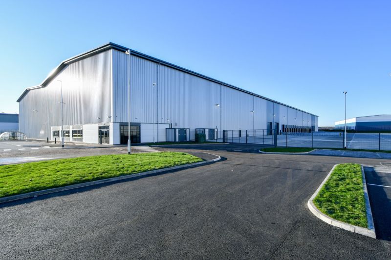 🎉 Congratulations to our Glasgow agents on completing one of Scotland's largest industrial deals of the year. Ryden represented @knightprop in the 15 year lease of a new 126,960 sq ft unit at Belgrave Logistics Park to @wincantonplc. Read more ➡️ ryden.co.uk/news-insights/…
