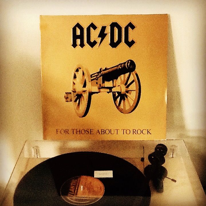 #NowPlaying AC/DC - For Those About to Rock🎧👊🔥🤘 
#ACDC #angusyoung #HardRock #vinyl  #vinylrecords #vinylcollection