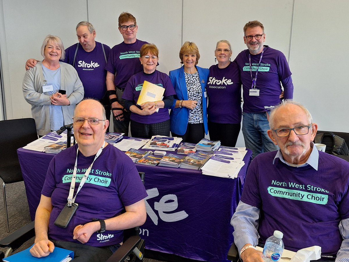 <a href="/TheStrokeAssoc/">Stroke Association</a> Trustee <a href="/AvrilDrummond1/">Avril Drummond💙</a> meets some local volunteers at our conference #GMNISDNConf24