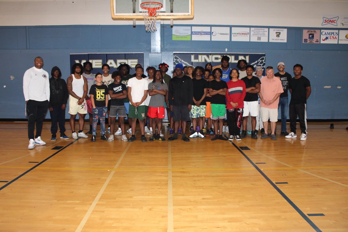 Joined in on Made For More's Hoops and Dreams Mentoring Session. Talking with the young men in our community the conversation with them was great. I love helping and give back. Join us in making a difference at madeformoreinspire.org! #MadeForMore @FL_Victorious #FVFoundation