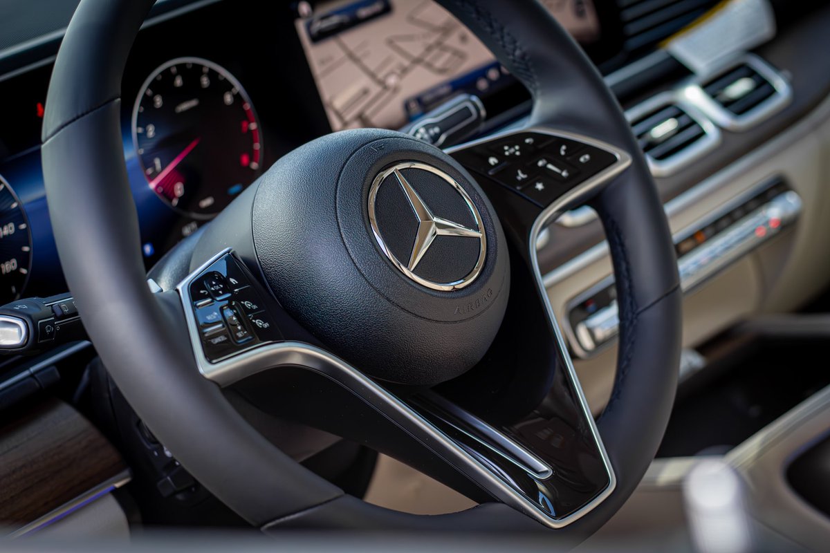 MercedesBenzNY tweet picture