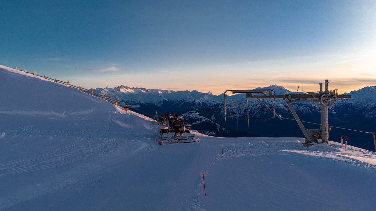 my_SFL's tweet photo. Un métier difficile et rigoureux avec des avantages en nature 😍
#mysfl #saintfrancoislongchamp #mountains #alps #maurienne #winter https://t.co/Orl7fbeL61