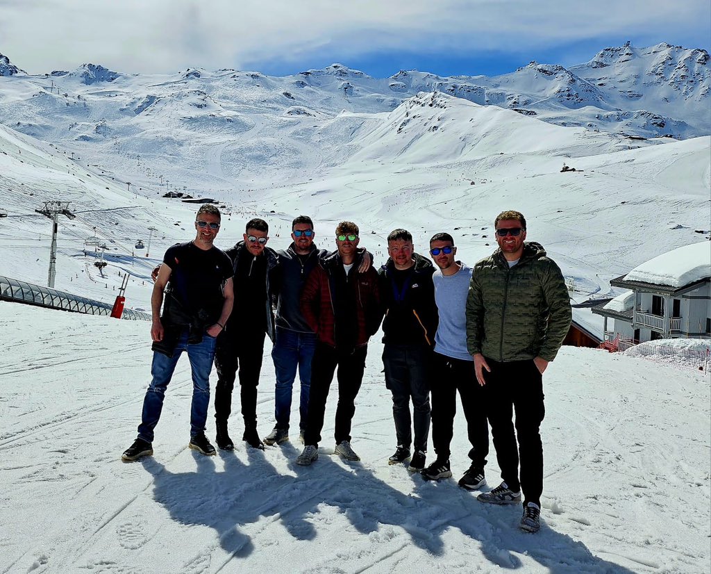 Stubidoo22's tweet photo. Dopes on the slopes. Val Thorens 2024. A months detox definitely required 🤮 https://t.co/MMZEDHtIYW