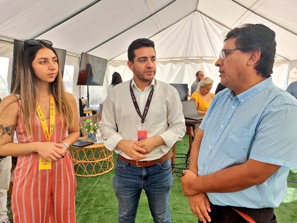 Director regional <a href="/VicenteloLay/">Guillermo Vicentelo Lay</a> participó en la inauguración de <a href="/TarapacaSmart/">Tarapacá Smart 🌱</a> 5, en el marco de la ejecución del instrumento Viraliza apoyado por <a href="/CorfoTarapaca/">Corfo Tarapacá</a>. 

En el encuentro desarrollado en <a href="/PuertodeIquique/">Puerto de Iquique</a> destacan emprendedores beneficiados por Sercotec.