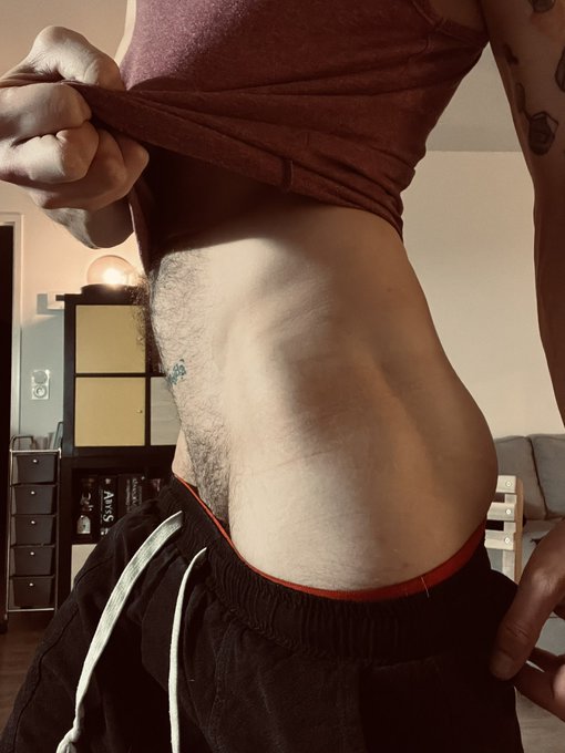 Someone know the date of the full moon this month ? https://t.co/xGNkafwStC