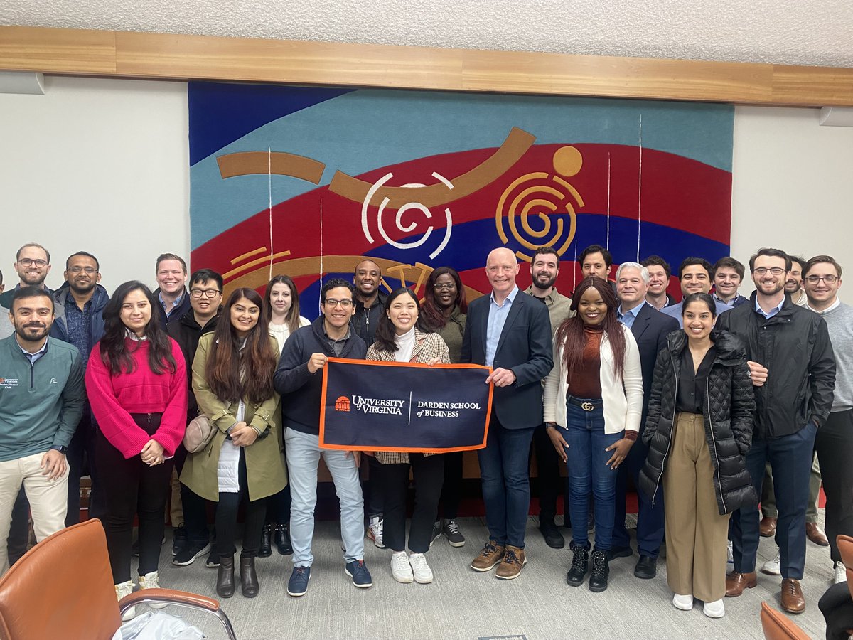 We recently welcomed a group of students from @DardenMBA to the Connemara Gaeltacht. Our CEO, Tomás Ó Síocháin, gave the students an insight into Údarás’ work & then accompanied them on a trip to our friends in @FibinMedia & @TG4TV