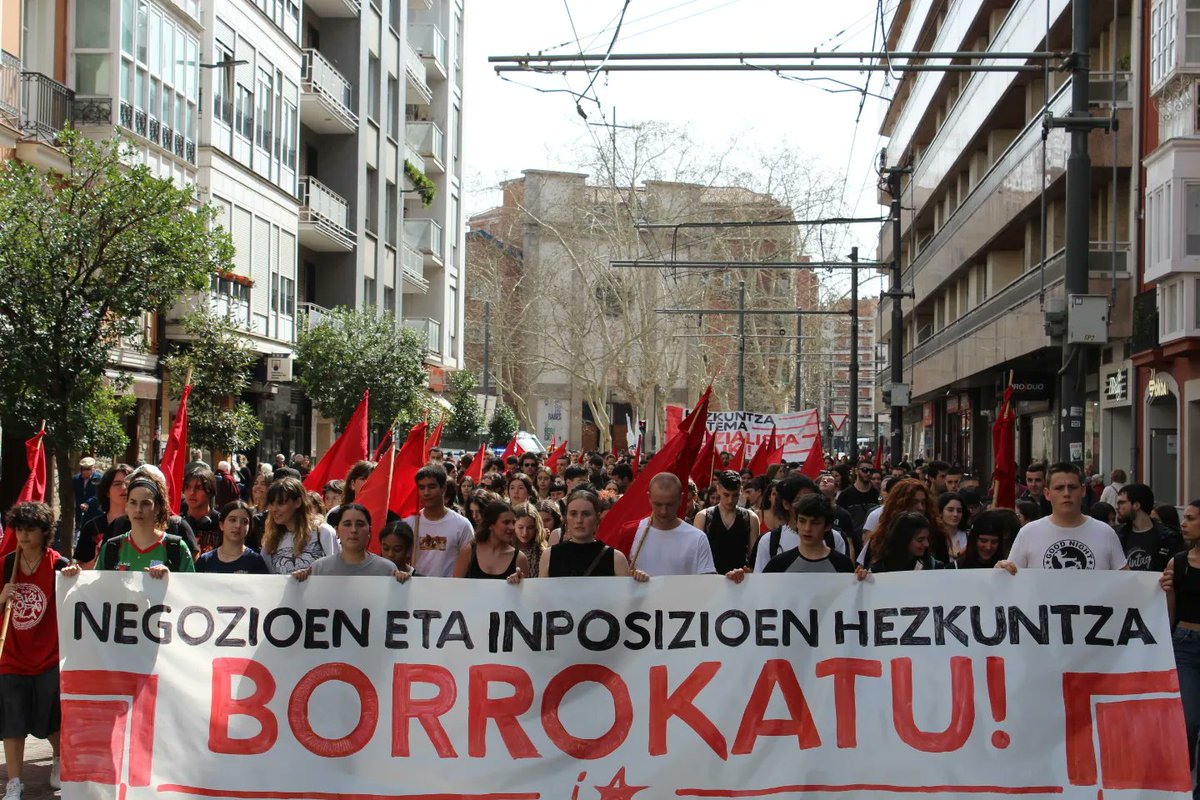 IAGasteiz's tweet photo. Ikasle grebaren irudi batzuk 📸

NEGOZIOEN ETA INPOSIZIOEN HEZKUNTZA BORROKATU! https://t.co/LnZONcEQp4