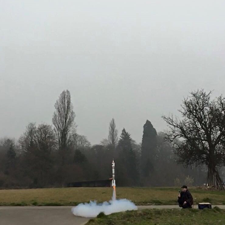 #MoonDot #history:
#OTD 9 years ago I was flying my first suborbital mission ever. I launched with my mini #Ariane6 #rocket into the foggy sky somewhere near the German city #Bonn !  
Many thanks to the entire #MouseDot team supporting my mission! #MINT #minilaunchers 🚀 #STEAM