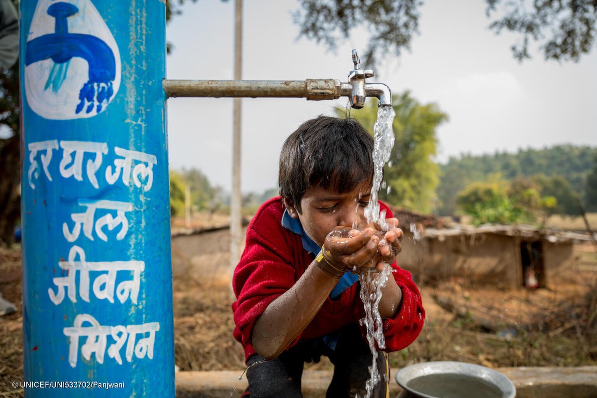 Water is a right, not a privilege. UNICEF is working with the Government of India and stakeholders in implementing the @jaljeevan_ Mission, providing safe and affordable drinking water services to rural Indian households across India. #HarGharJal #DDWS #WorldWaterDay