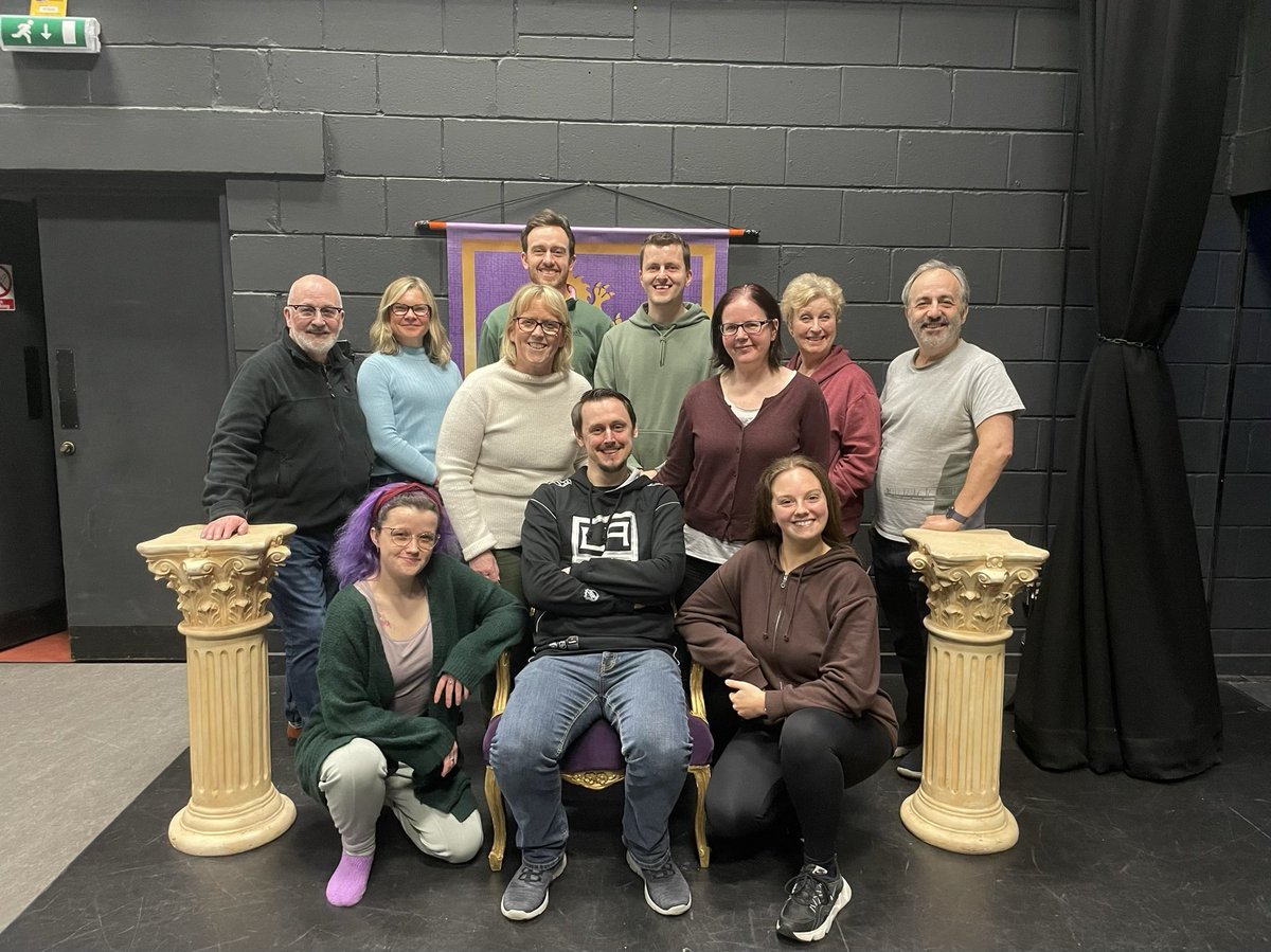 It’s Opening Night of #abunchofamateurs at East Kilbride Arts Centre 👑🎭 

#studio32theatrecompany #abunchofamateurs #eastkilbrideartscentre