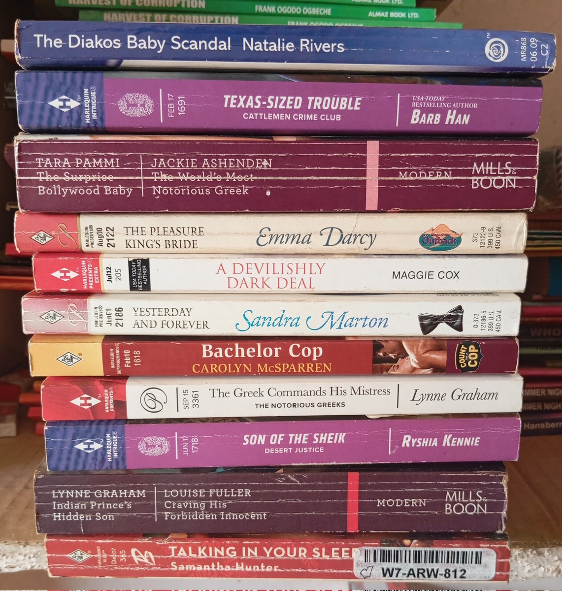 In the spirit of #WCW, here are some books you'd like😍
Price range is 1k_2k
Ikorodu garage, Lagos
Please repost.
#romancebooks 
#NoraRoberts