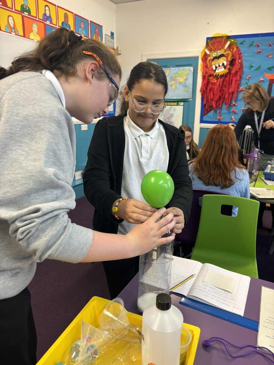 I had a great time supporting St.Fergus P6/7 in their science class over the last couple of weeks. Conducting experiments 🔬🧫 🧪 to demonstrate carbon capture & storage. Great fun with STEM activities for the classroom. #stemeducation #science #carboncapture @AcornProject_UK