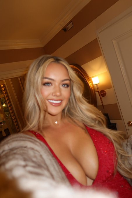 I hope Vegas liked my dress last night 👀🎰 https://t.co/fXfNxpf5WD<a href="/tag/cpfc"class="tags"><span>#cpfc</span></a>