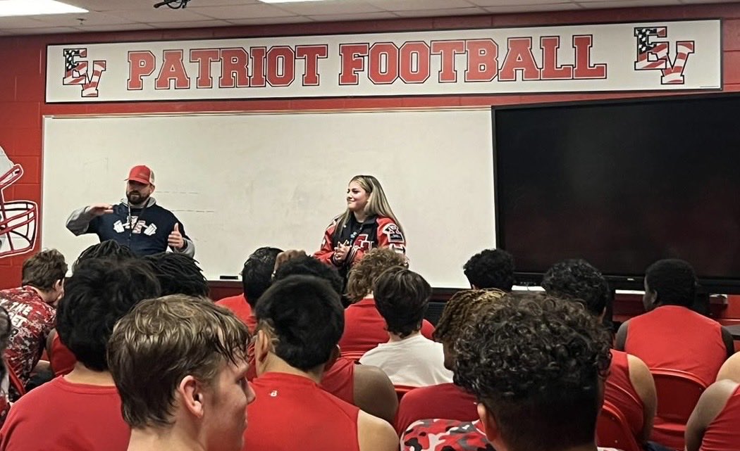 Thank you to our State Champion, Arianna Olague for stopping by to talk to our team about what it took to win the State Powerlifting title! ⁦@ariiannaolague⁩ ⁦@EastViewHS⁩